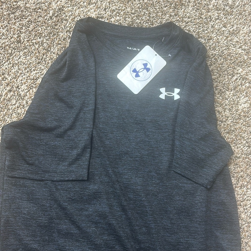 Boys merge UA shirt